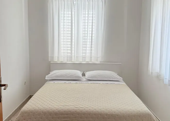 Oleander Apartment *